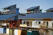 Mehrfamilienhäuser mit Photovoltaik auf dem Dach