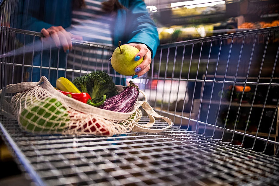 Lebensmittel im Einkaufswagen